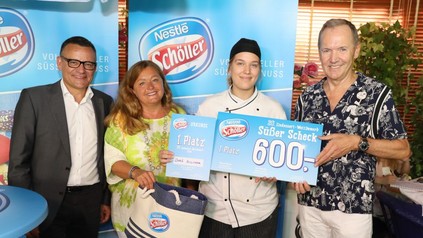 (v. l.): Hannes Wieser (Geschäftsführer Froneri Austria), Eva Nikendei (Head of Marketing Froneri Austria), Gewinnerin Dora Andrea Kucsora und Summerstage-Hausherr Ossi Schellmann