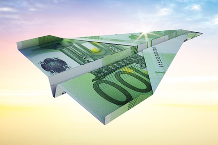 Ein Papierflieger aus einem 100-Euro-Schein