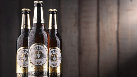 Drei Flaschen Warsteiner Bier