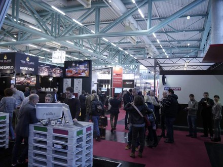 Aussteller und Gäste auf Messe