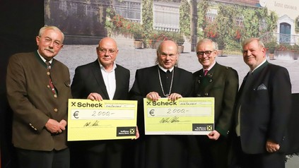 Überreichung von Spenden für caritative Engagements im Zuge des Herbstfestes.