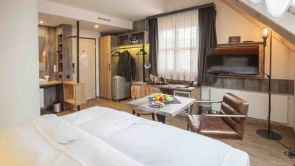 Ein modernes Hotelzimmer