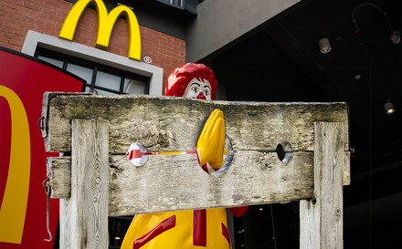 Wie unausgereift und irreführend der Hygienepranger „Topf Secret“ ist, wurde nun erneut im Falle einer McDonald’s-Filiale deutlich. (Symbolbild © wachiwit/stock.adobe.com/Stock Photos & Video/stock.adobe.com)
Eine McDOnald’s-Filiale