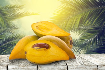 Die peruanische Lucuma aufgeschnitten