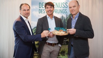 Transgourmet-Geschäftsführer Thomas Panholzer mit Alexander Quester und Spitzenkoch Rudi Obauer