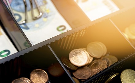 Geld in einer Registrierkasse