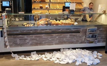 Hunderte Kassenbons kommen aus einer Kasse