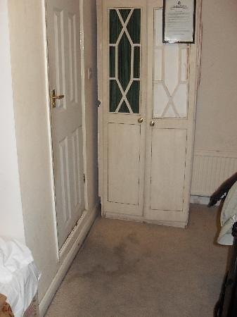 Veraltetes Interior und Schrank in einem Hotel