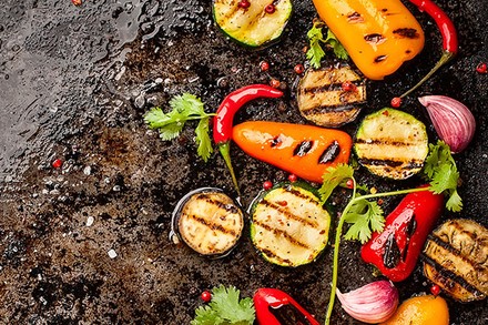 Foto: Getty Images/Sarsmis
Diverses gegrilltes Gemüse