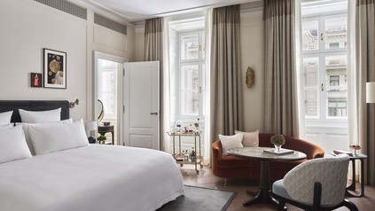 27 Suiten zelebrieren die Ästhetik der Vergangenheit und Gegenwart durch eine durchdachte Kombination aus eleganten textuellen und künstlerischen Elementen. (Foto: © Rosewood Vienna)