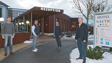Alte und neue Betreiber des Hotels Nautic (v.l.n.r.): Harry Bunczek, Walter Neumann, Thomas Wellnitz, Rolf Seelige-Steinhoff