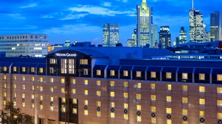 Die Arabella Hospitality SE als Betreiberin und die Bayerische Hausbau als Eigentümerin des Hotels investierten zusammen einen mittleren zweistelligen Millionenbetrag in die Sanierung des The Westin Grand Frankfurt. (Foto: © Marriott International)