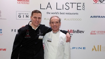 Benjamin Parth (l.) mit Karl Obauer, dem bestbewerteten österreichischen Koch in „La Liste 2020“, bei der Awardverleihung im Quai d’Orsay in Paris.