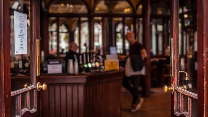 Eingang eines Pubs