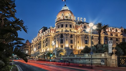 Vor allem die Branche für anspruchsvolle Reisen profitiert vom wachsenden Luxustrend. (© manjik/stock.adobe.com)
Ein Luxushotel in Frankreich
