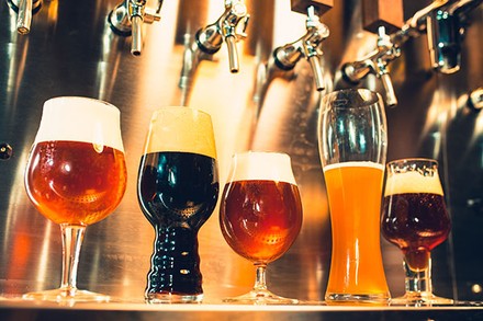 Diverse Biersorten unter der Zapfanlage