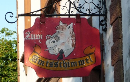 Zum Amtsschimmel Schild