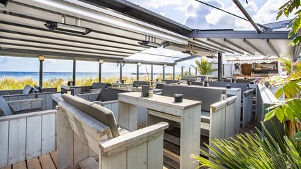 Die Außenterrasse eines Lokals