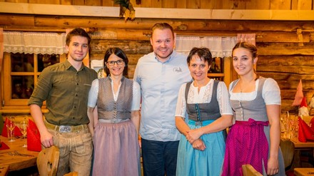 Richard Rauch mit dem Team der Schladminger Waldhäuslalm.