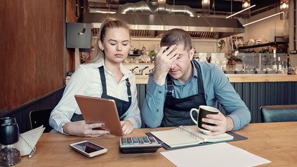 Steigende Kosten und ein akuter Mitarbeitermangel bremsten die Betriebe aus. (Foto: © iStockphoto)