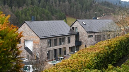 Blick auf den Restaurantneubau des Hotel Traube Tonbach. In diesem ist die Schwarzwaldstube, das 1789 und das Schatzhauser integriert. (Foto: © picture alliance/dpa | Uli Deck)