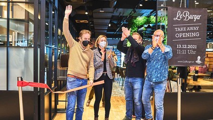 Klaus und Marianne Simon mit Lukas und Thomas Tauber. (Foto: © Lizz Krobath)