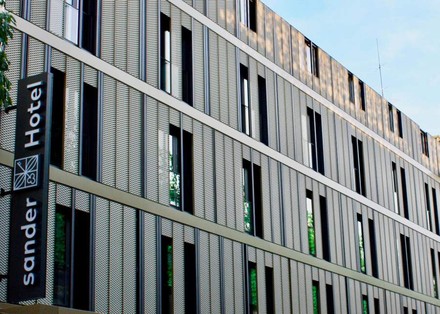 Die Wand eines modernen Hotels