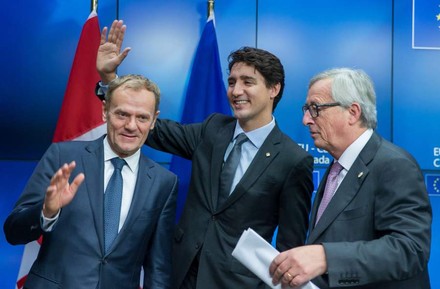 Vertreter der EU und der kanadische Premierminister Justin Trudeau