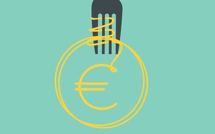 Eurozeichen mit einer Gabel