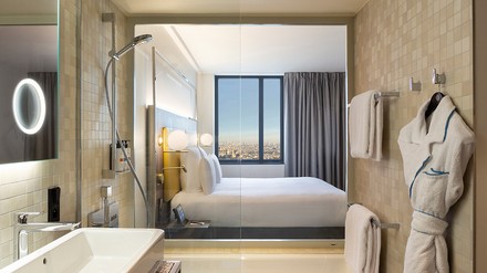 Badezimmer in den Gästezimmern des Pullman Paris Montparnasse