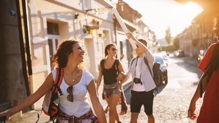 80 Prozent der Befragten 18- bis 24-Jährigen wollen im Jahr 2023 verreisen. (Foto: © dusanpetkovic1/stock.adobe.com)
Reisende Jugendliche