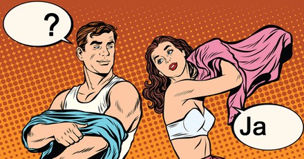 Frau und Mann ziehen sich aus