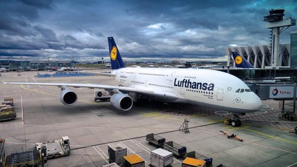 Flugzeug Lufthansa am Flughafen