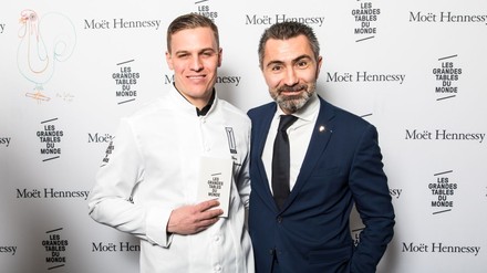 Benjamin Parth mit David Sinapian (Präsident Les Grandes Tables du Monde) bei der Präsentation der neuen Mitglieder vor wenigen Tagen im Pavillon Ledoyen in Paris.