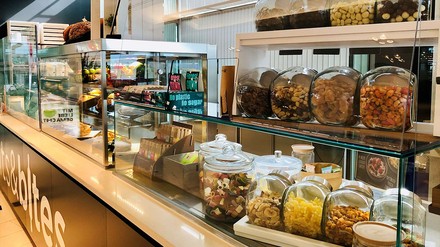 Getränke, Backwaren, Süßigkeiten – in der SAP-Snachbar Bits & Bites bietet Aramark künftig nur plastikfreie Produkte an. (Foto: © Aramark)
SAP-Snackbars Bits & Bites