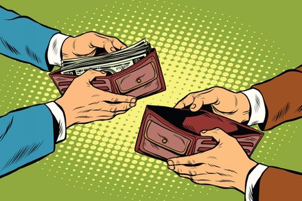 Mann mit vollem Geldbeutel und Mann mit leerem Geldbeutel