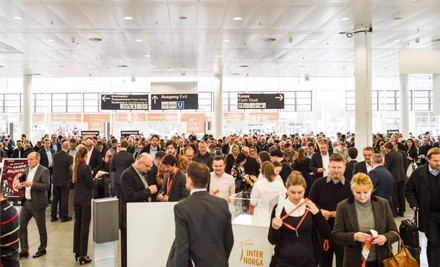 Viele Besucher beim Einlass der Internorga