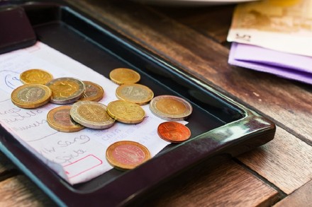 Münzen auf Rechnung