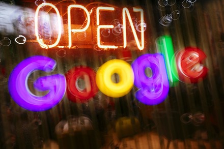 Das Google-Logo an einem Restaurant