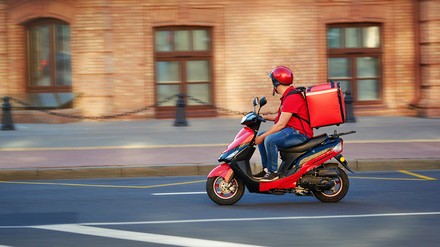 Lieferdienst mit dem Roller