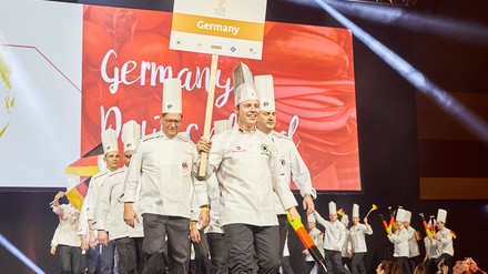 deutsche Köcheteams bei der Eröffnung der IKA/Olympiade der Köche auf der INTERGASTRA 2020