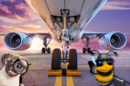 Ein stehendes Flugzeug auf einer Landebahn