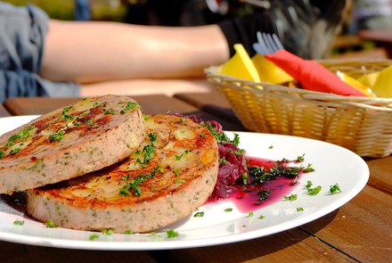 Ein Saumagen auf einem Teller