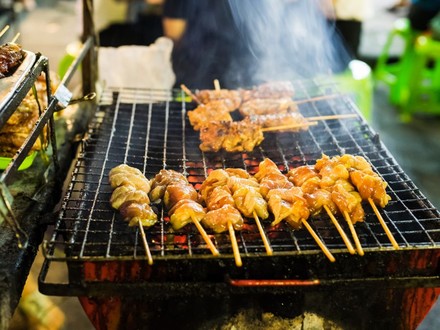 Hühnerspieß auf Grill