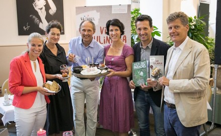Via Culinaria-Event in Wien. Im Bild die Expertenrunde mit Biobäuerin Christine Bauer, Foodtrendexpertin Hanni Rützler, SalzburgerLand Tourismus Geschäftsführer Leo Bauernberger, Bio-Hotelbesitzerin Nadja Blumenkamp, Spitzenkoch Franz Fuiko und Moderator Karl Hohenlohe
