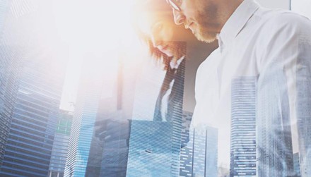 Mann und Frau Skyline