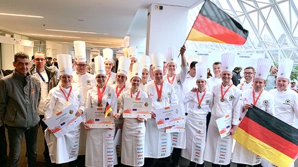 Die deutschen Köche-Nationalmannschaften nach der Preisverleihung beim Culinary World Cup 2018 in Luxemburg.
