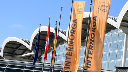 INTERNORGA-Fahnen vor der Messe und Congress GmbH in Hamburg