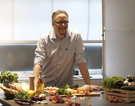 Oliver Hoffinger beim Fotoshooting zur OMV Sandwich-Kampagne