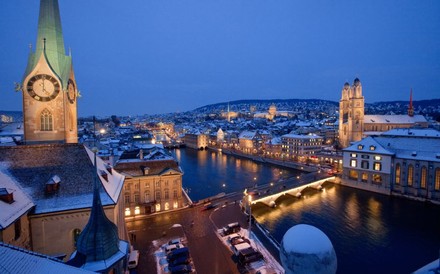 Zürich im Winter bei Nacht